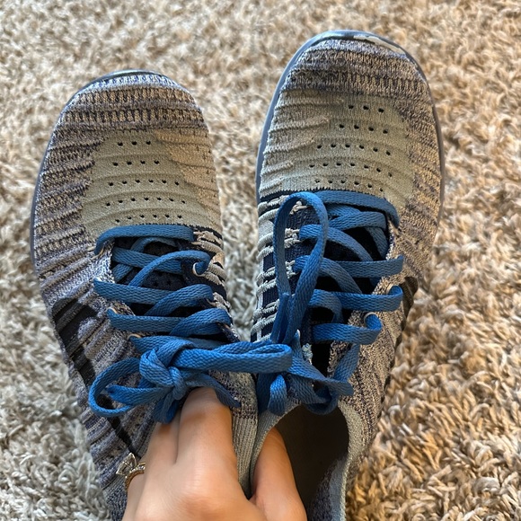 Nike sneakers - Picture 2 of 6